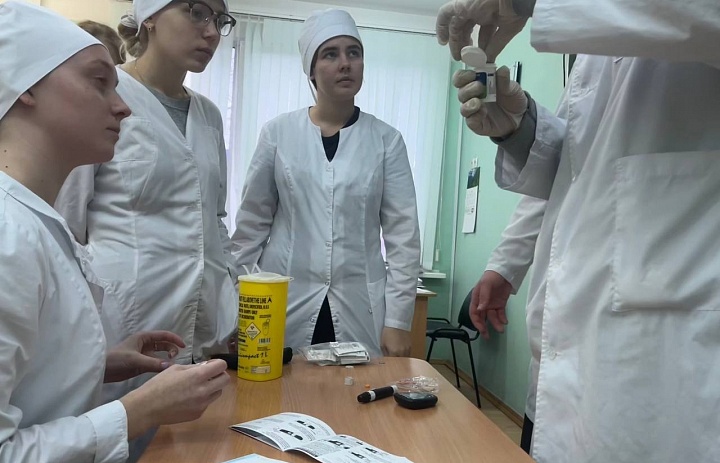 Один день с эндокринологом Люберецкой областной больницы провели студенты-медики 