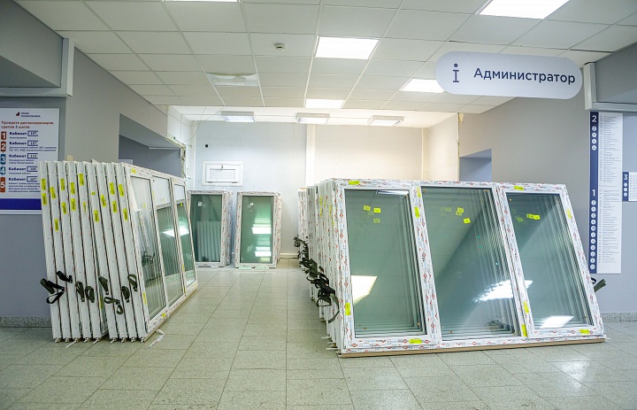 В Центральной поликлинике Люберецкой больницы устанавливают новые окна