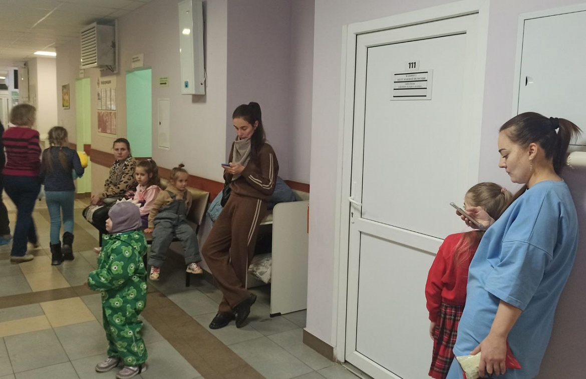 В детских поликлиниках организованы кабинеты неотложной помощи в связи с ростом случаев ОРВИ и гриппа